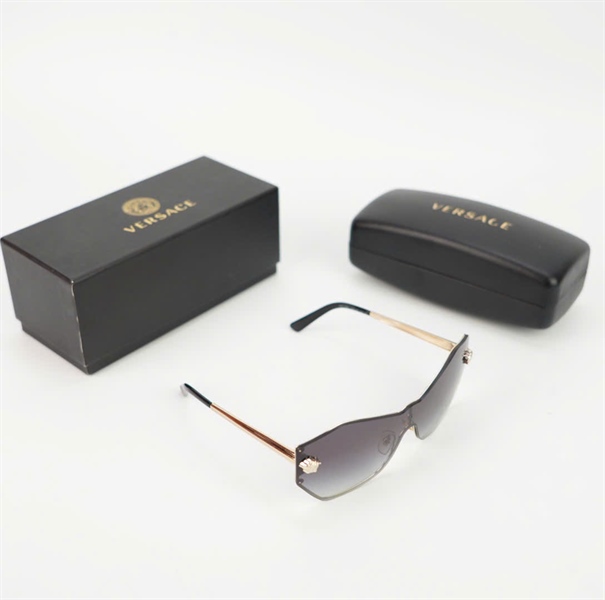 Kính Versace đen viền vàng +