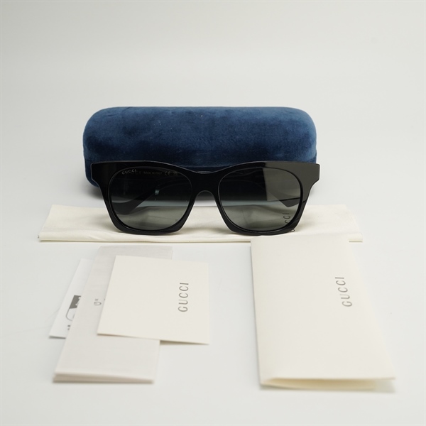 Mắt kính Gucci đen đính đá KG+