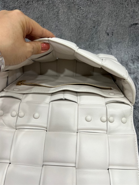 Túi Bottega đan màu trắng KG+