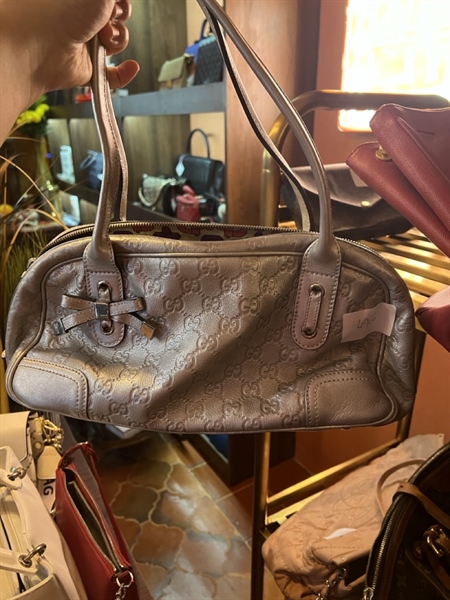 Túi GG màu bạc in hoạ tiết logo TB +