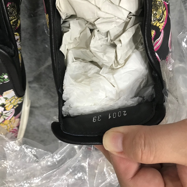 Giày Karl Lagerfeld Họa Tiết Size 39 KG+