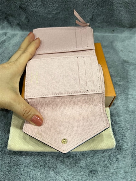 Ví LV ô vuông nút hồng+