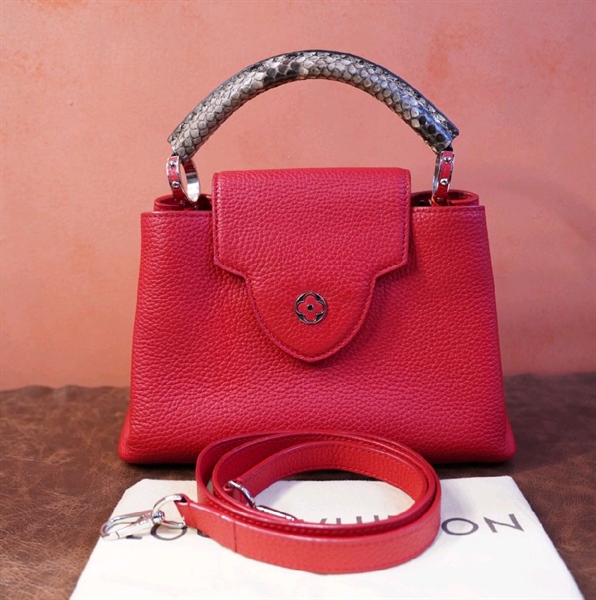 Túi LV Capu đỏ quai da rắn +
