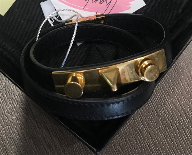 Vòng tay Saint Laurent KG+