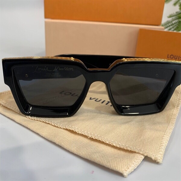 Kính LV đen gọng viền vàng+