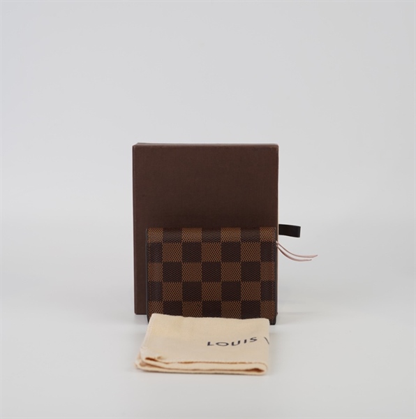 Ví LV gập 2 ô vuông nút hồng +