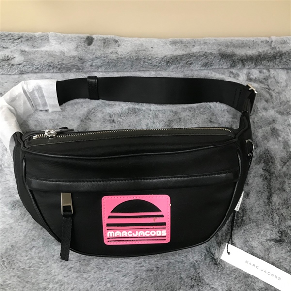 Túi Bao Tử Marc Jacobs Đen KG+