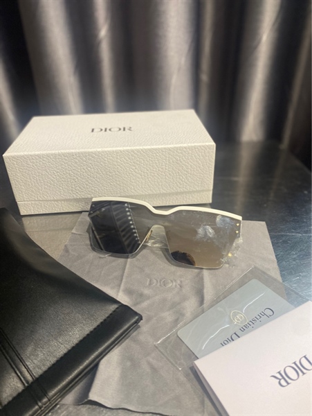 Kính Dior viền trắng KG+