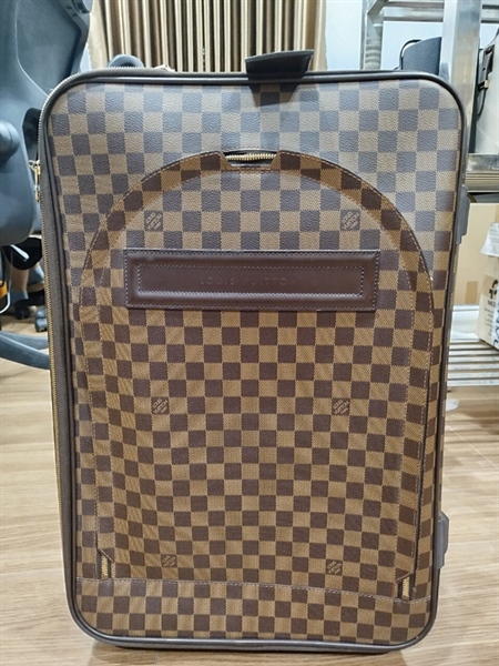 Vali LV Ô Vuông Kèm Charm+