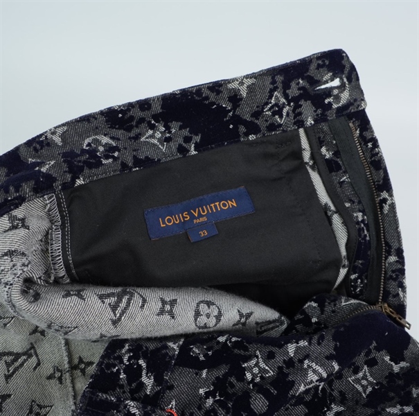 Quần LV đen in hoạ tiết logo KG+