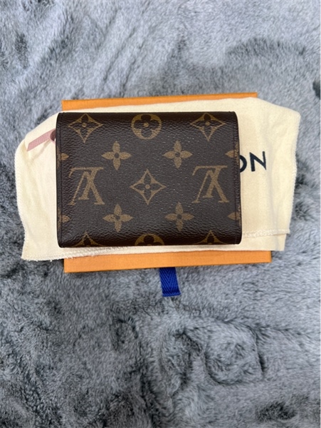 Ví LV nút hồng lòg hồng+