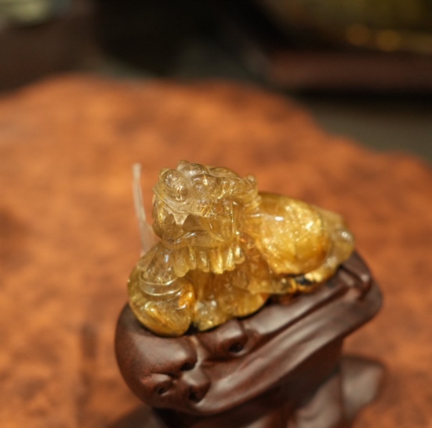 Cụ Long Quy thạch anh tóc vàng 532942 +