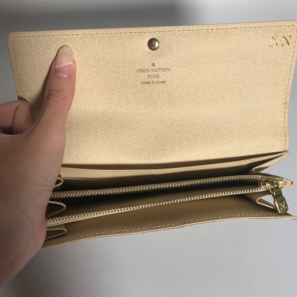 Ví LV ô màu kem trắng KG+