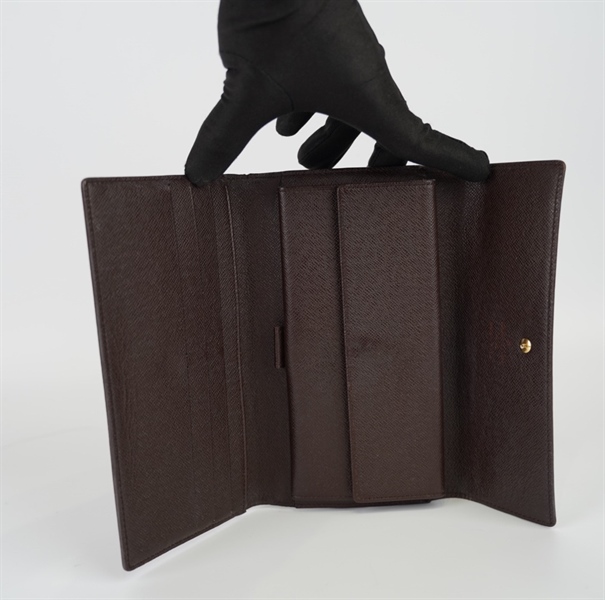 Ví dài LV ô vuông nâu nút vàng +