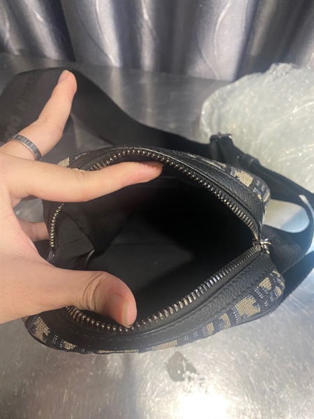 Túi đeo chéo Dior KG+