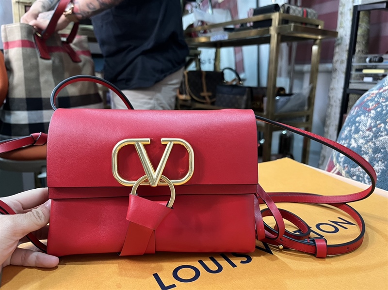 Túi Valentino đỏ nhỏ +