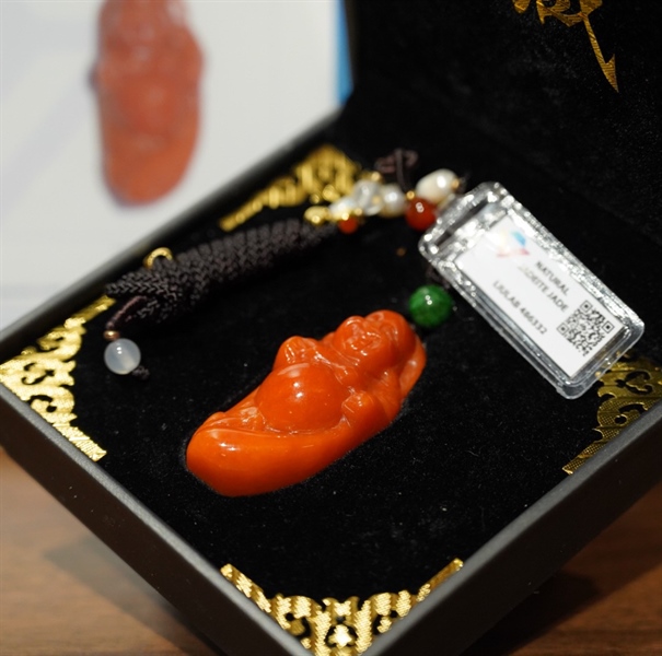 Mặt cẩm huyết 486332 +