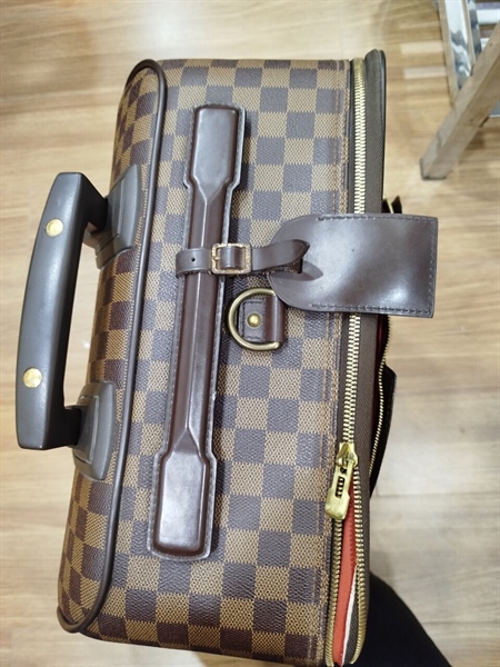 Vali LV Ô Vuông Kèm Charm+