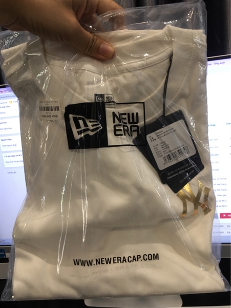 Áo thun NY trắng chữ vàng size XL KG+