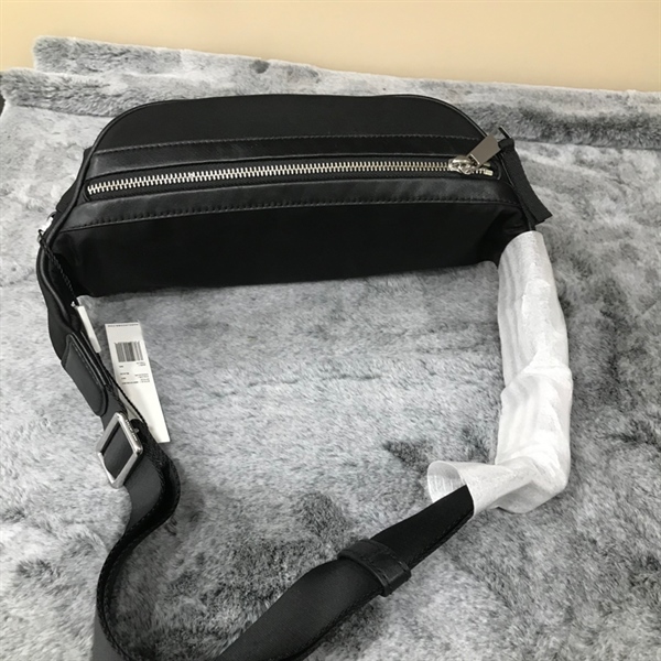 Túi Bao Tử Marc Jacobs Đen KG+