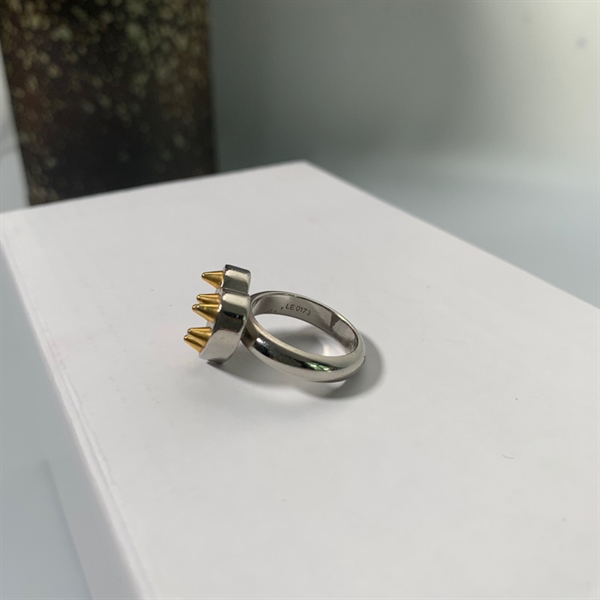 Nhẫn trái tim đinh +