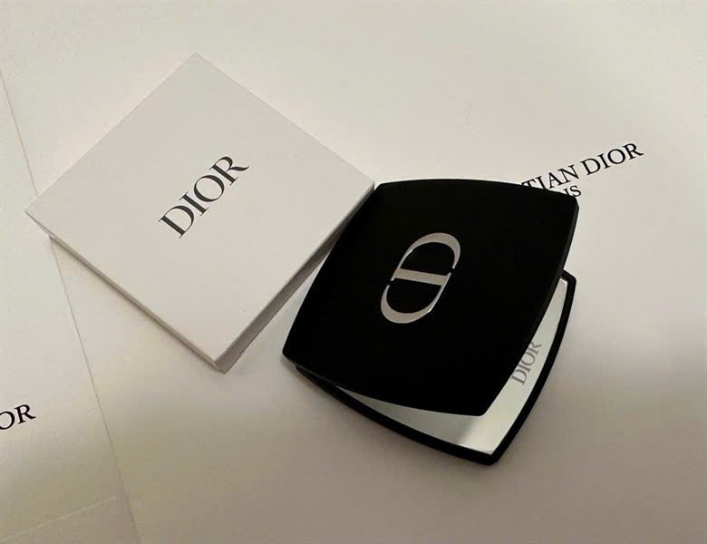 Gương Dior nhỏ KG+