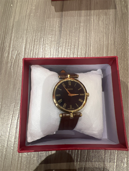 Đòng hồ GC quai da trăn nâu viền vàng lòng đen KG+