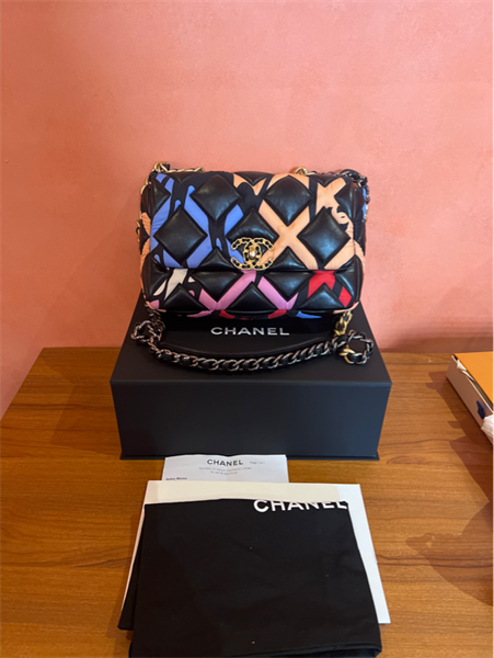 Túi Chanel đen viền nhiều màu +