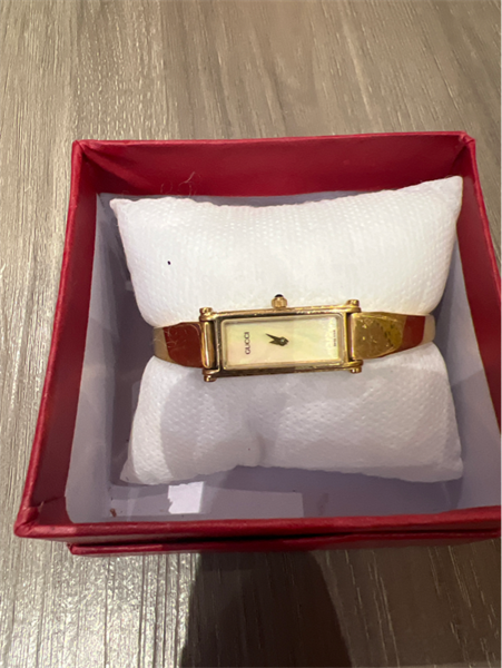 Đồng hồ GC mặt chữ nhật dây vàng KG+