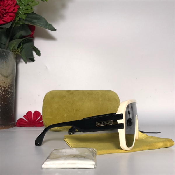 Kính Gucci trắng sữa đen +