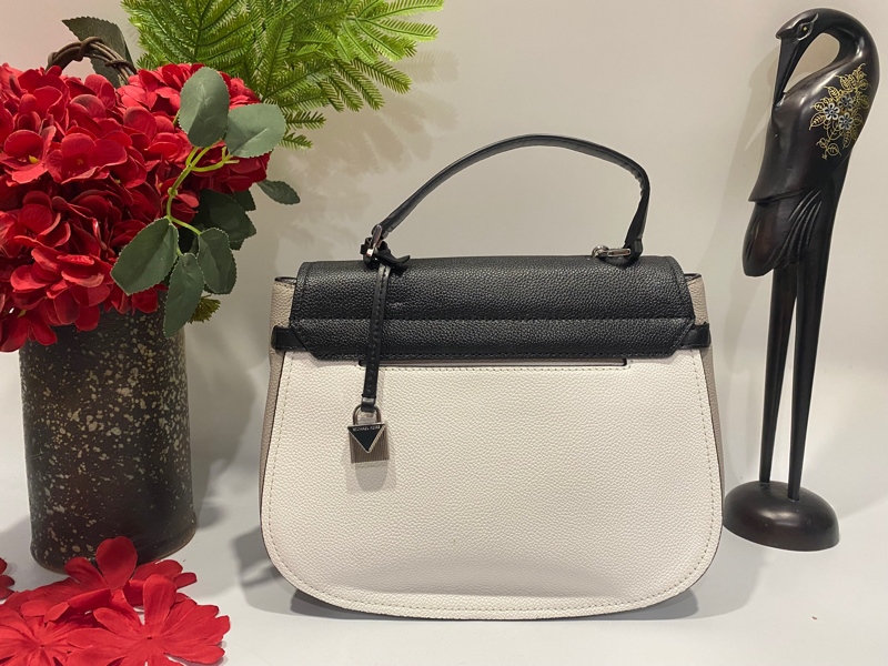Túi Michael Kors trắng đen KG+