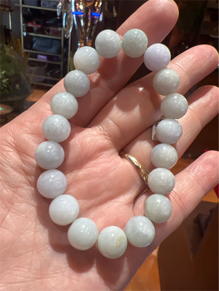 Vòng tay phong thuỷ đá Jade trắng +