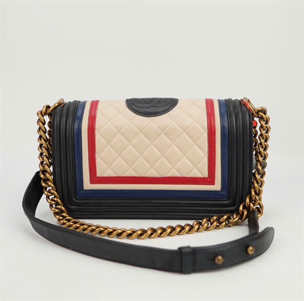 Túi Chanel đen trắng sọc đỏ size 22++