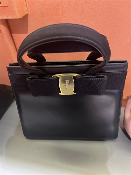 Túi Salvatore màu đen KG+