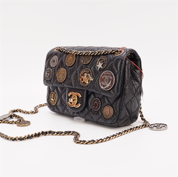 Túi Chanel gắn charm đồng xu size 20cm KG+