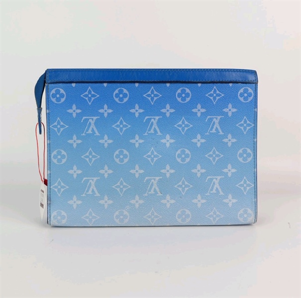 Túi LV in hình đám mây nền xanh - TB +