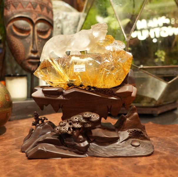 Tác phẩm hổ thạch anh tóc vàng 394982 +