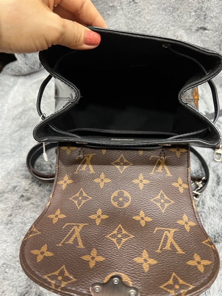 Balo LV đen nắp hoa nâu KG+