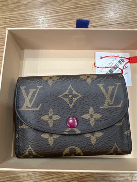 Ví LV gập 2 hoa nâu nút đỏ lòng đỏ+