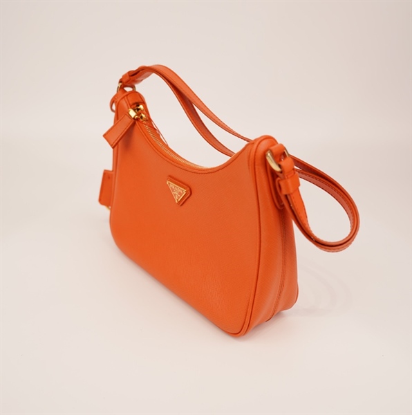 Túi Prada kẹp nách vân cam KG+