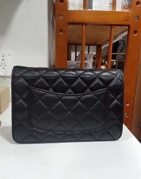 Túi Chanel Woc đen khóa vàng ++