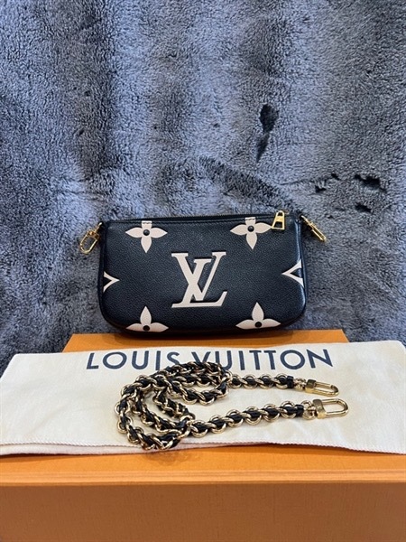 Túi LV multi đen chữ nổi +