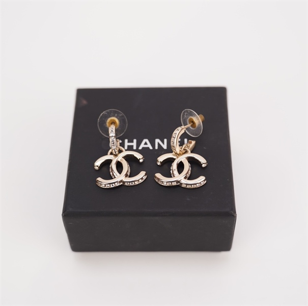 Bông tai Chanel logo bạc (B23 B) KG+