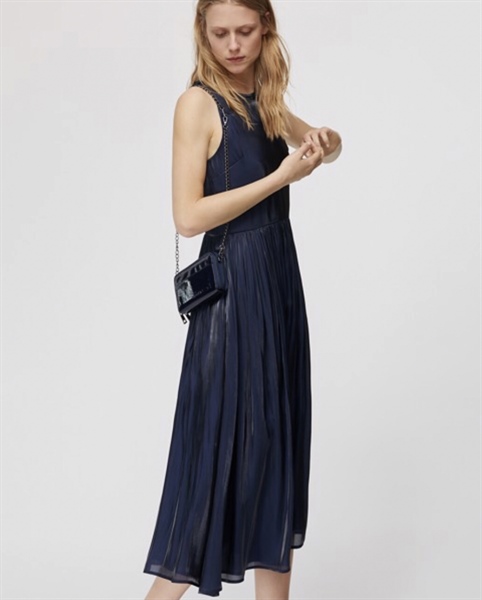 Đầm MAX&Co. sát nách +