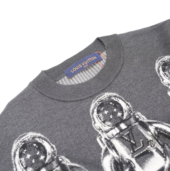 Áo thun LV hoạ tiết phi hành gia KG+