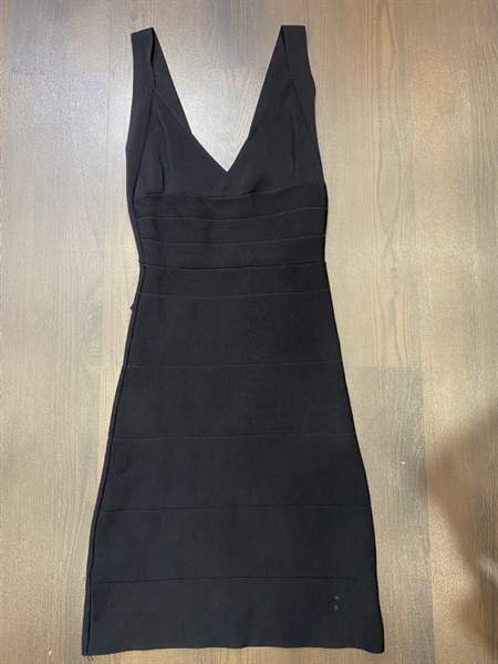 Đầm body đen HP+