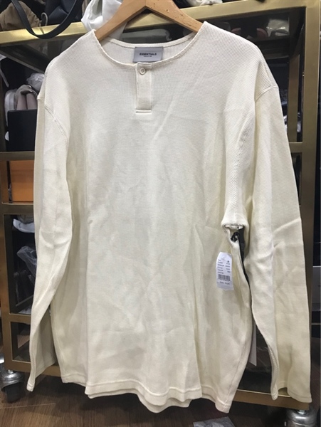 Áo dài tay màu kem size XS kG+