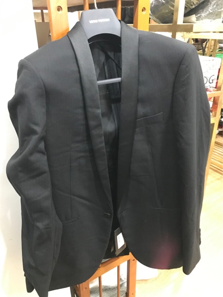 Áo khoác YSL đen KG+