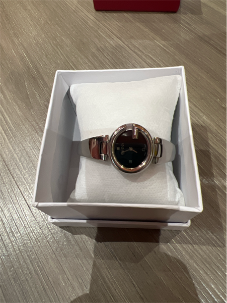 Đồng hồ GC mặt tròn lòng đen KG+