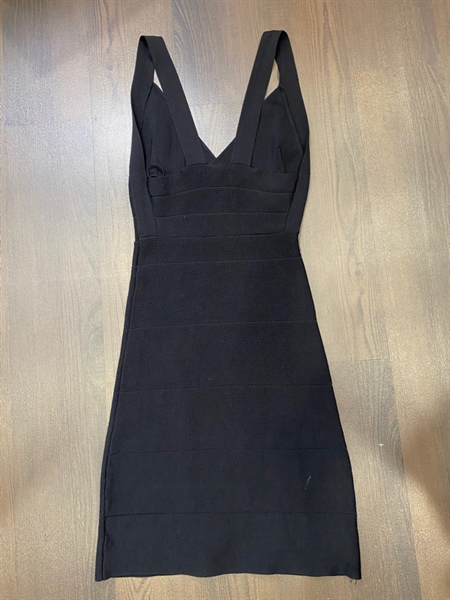 Đầm body đen HP+